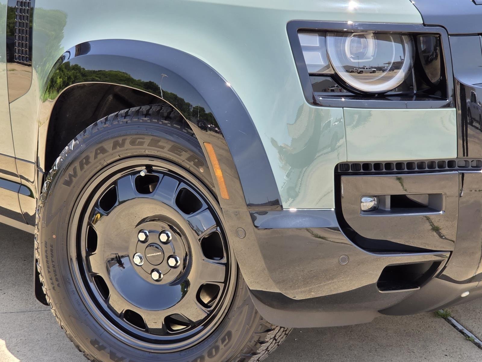 New 2026 Keswick Green LAND ROVER  image 7