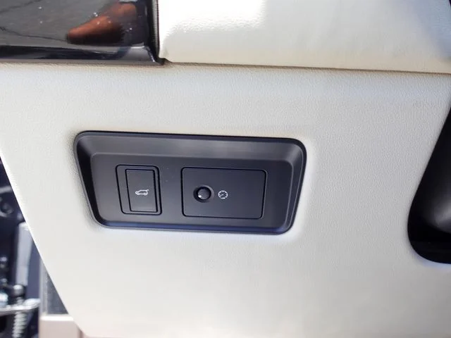 Used 2021  Land Rover Westminster image 16