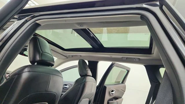 Used 2019 Black Jeep Trailhawk image 21