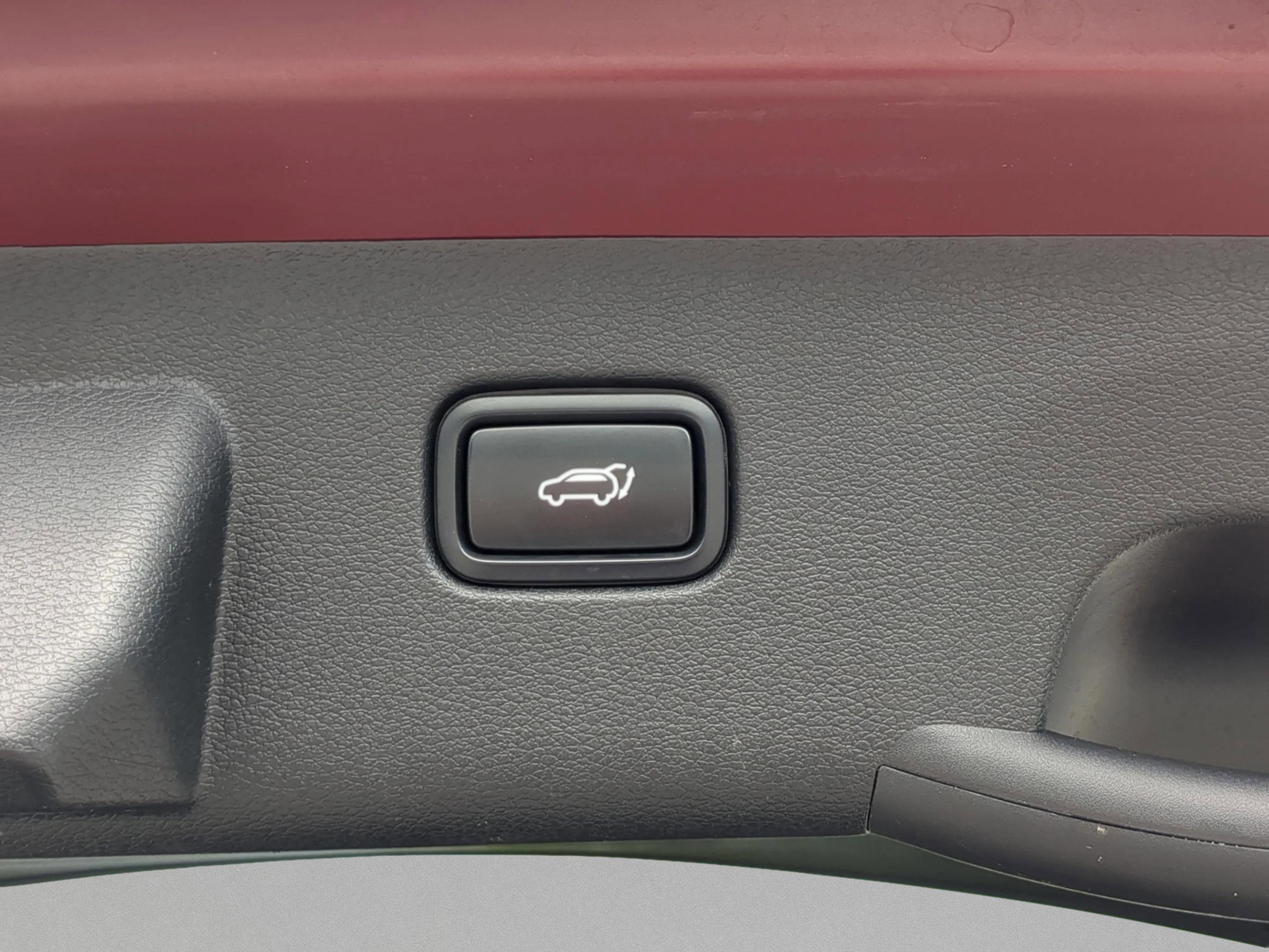 Used 2024 Red Kia X-Line image 14