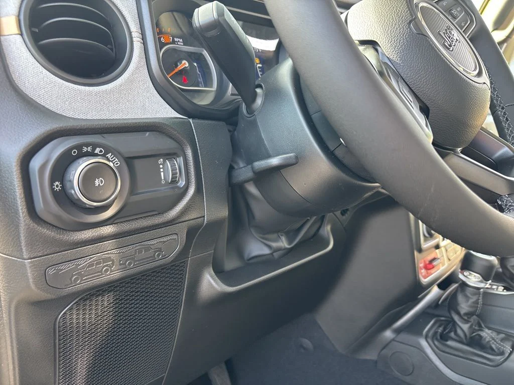 2025 Jeep Wrangler 4-Door Willys - Photo 25