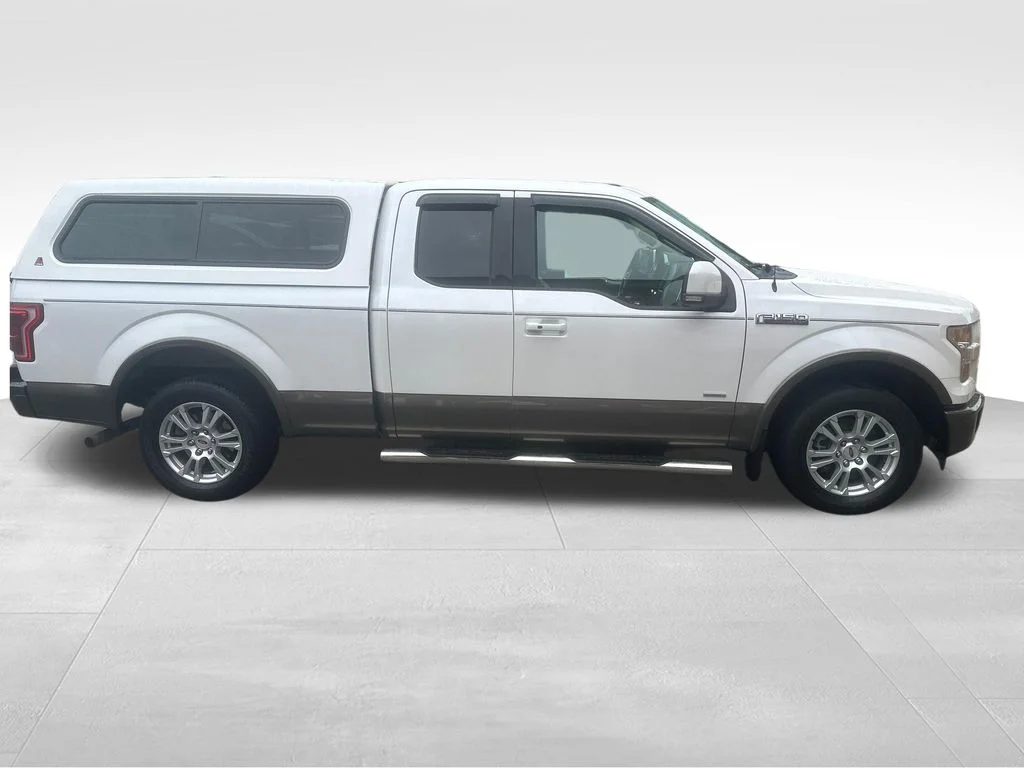 Used 2015  Ford Lariat image 27