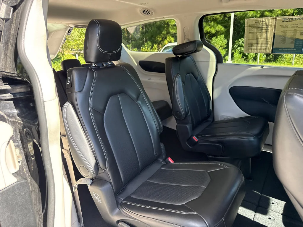 Used 2024 Diamond Black Chrysler Touring L image 34