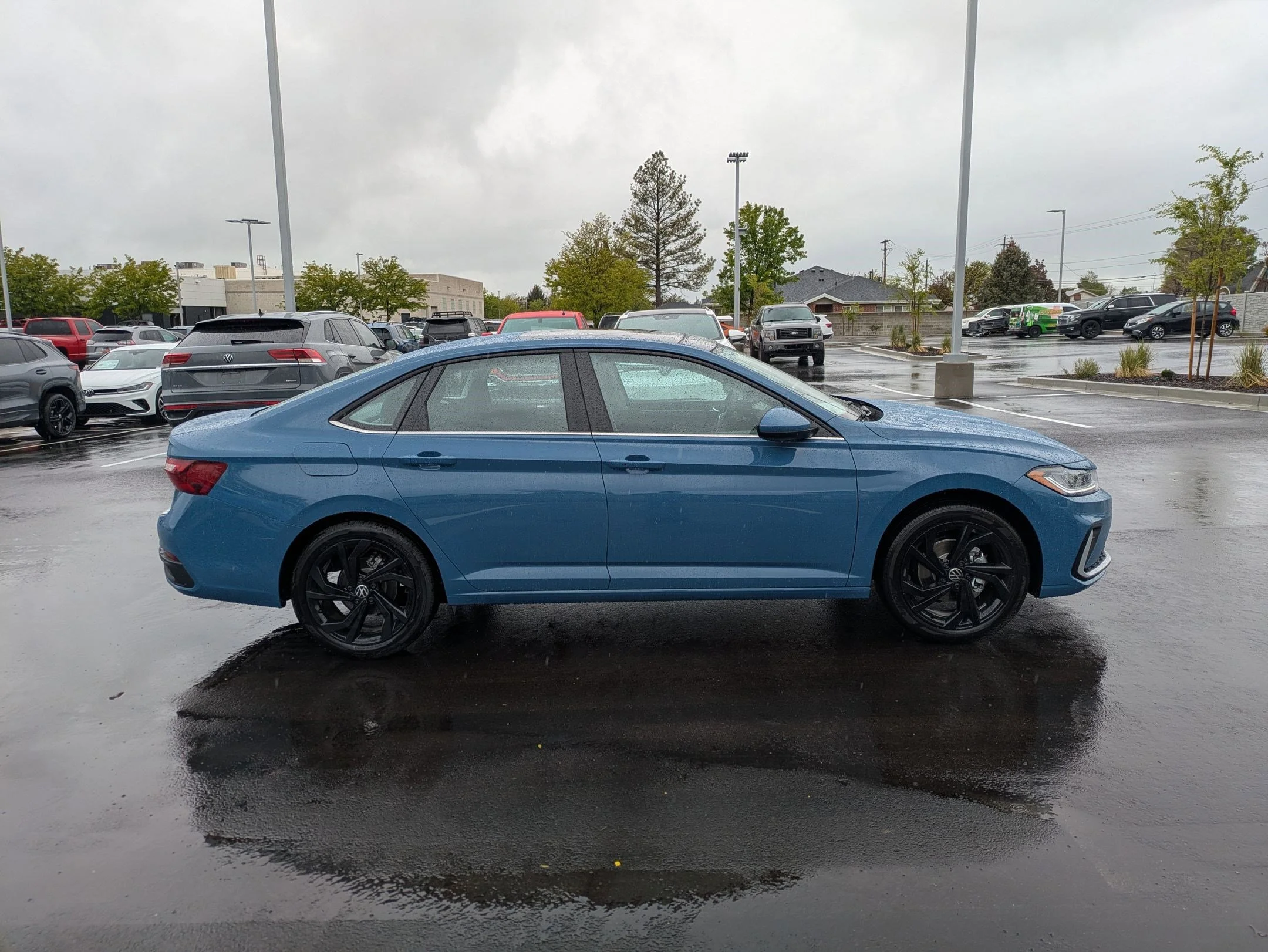 New 2026 Monterey Blue Pearl Volkswagen SE image 2