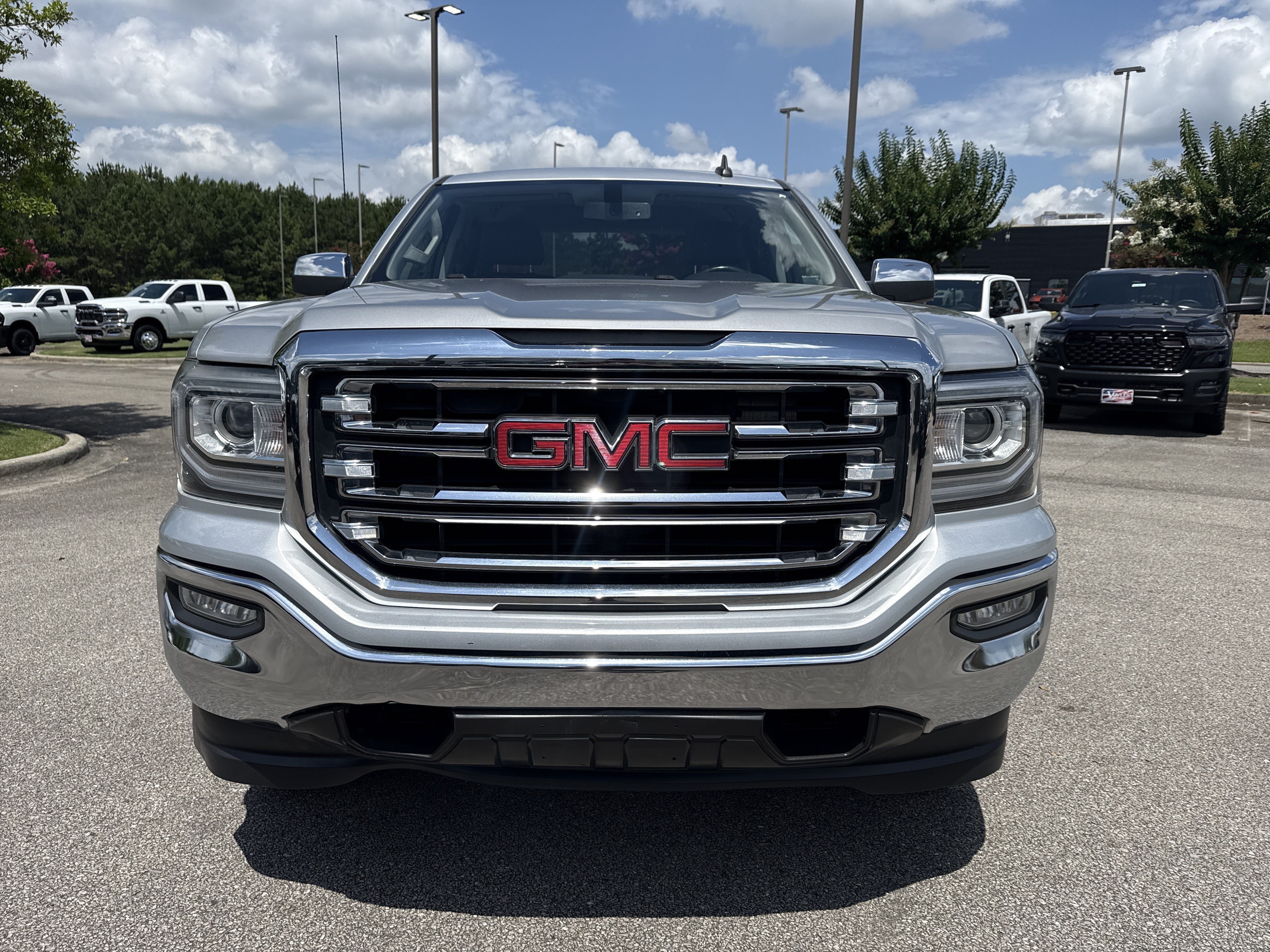 Used 2018 Quicksilver Metallic GMC SLT image 2