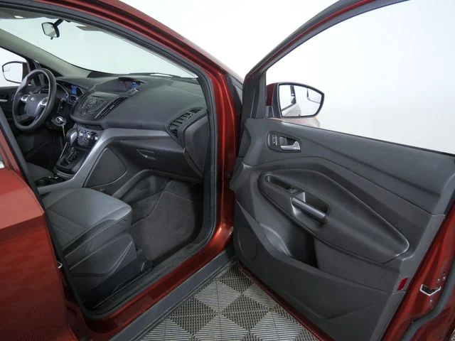 Used 2015 Orange Ford SE image 11