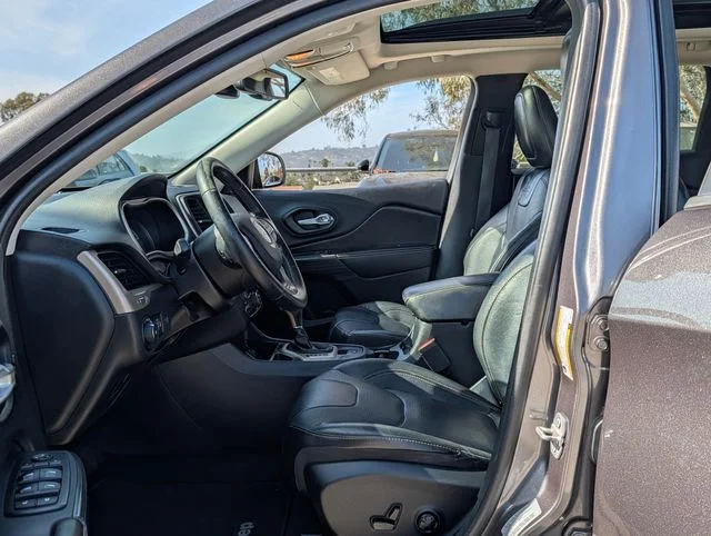 Used 2016 Gray Jeep Limited image 11