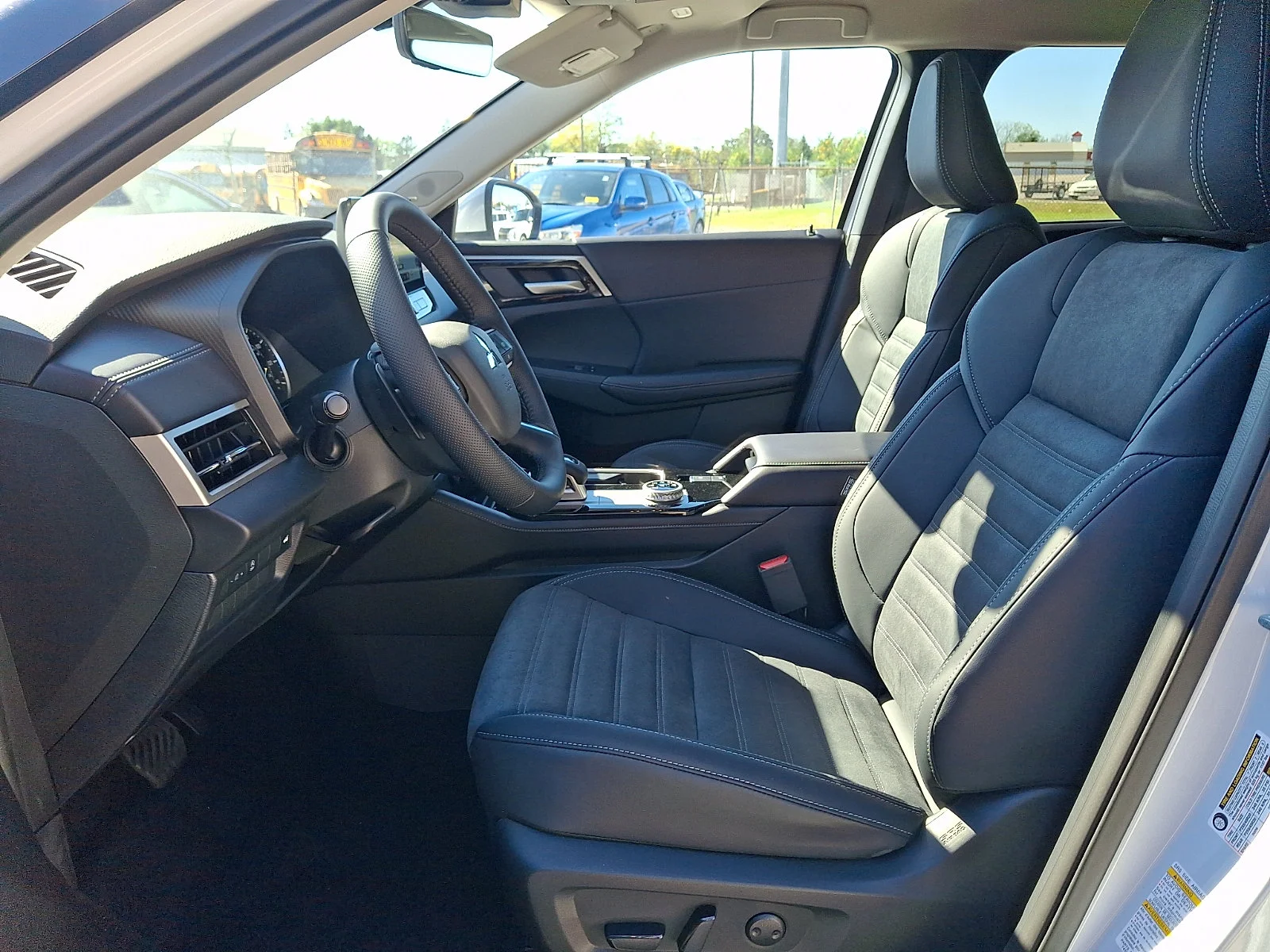 New 2026 White Mitsubishi SE image 13