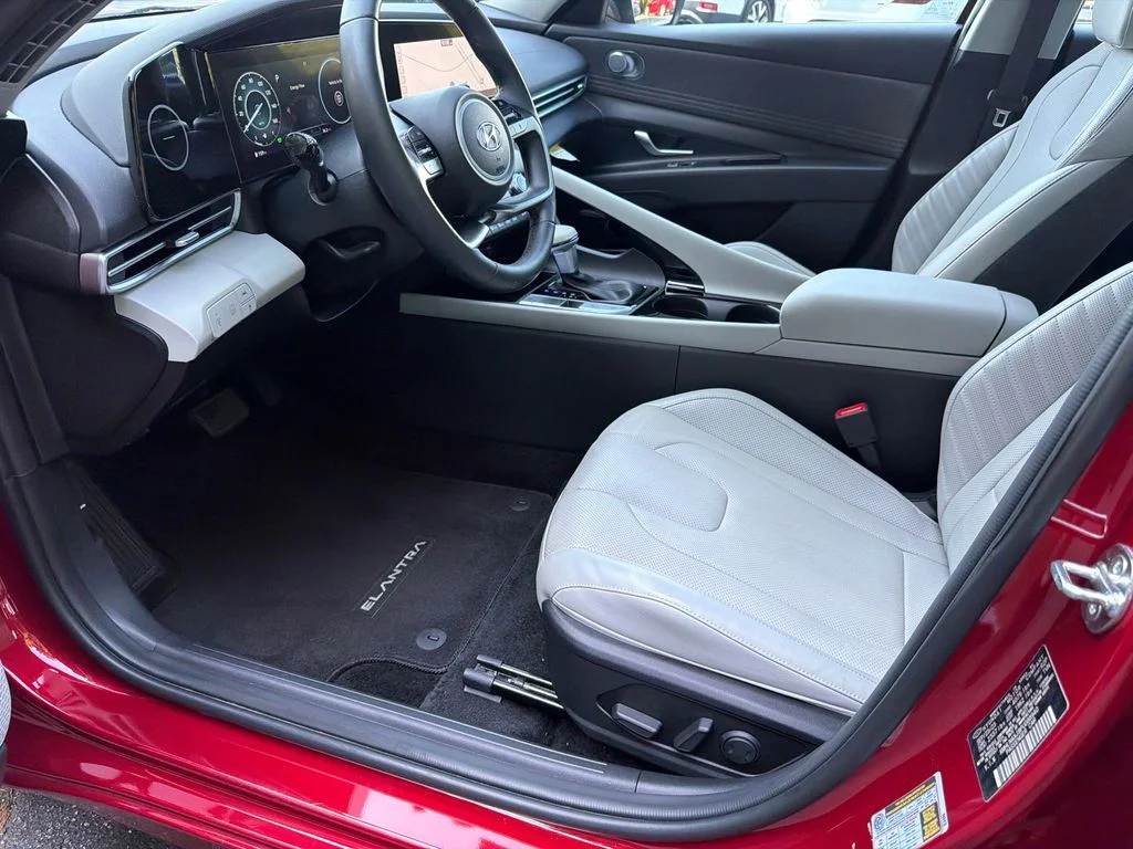 Used 2023 Red Hyundai Limited image 9