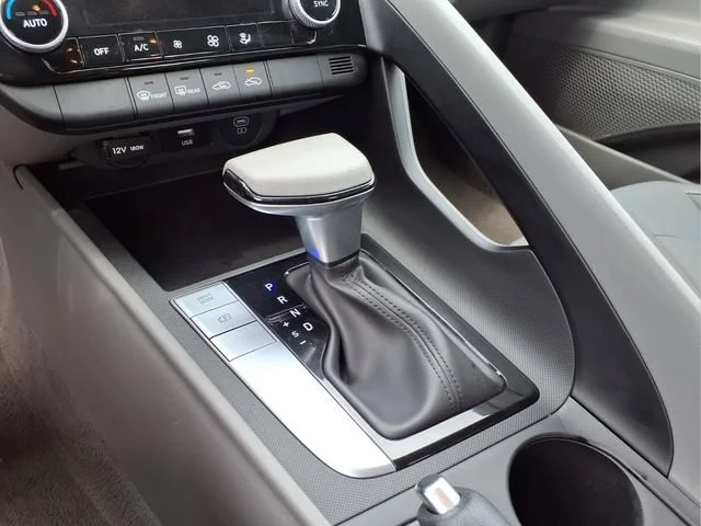 Used 2024  Hyundai SEL image 5