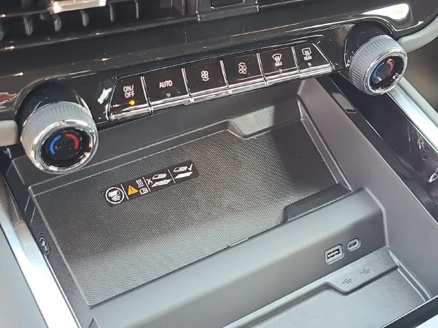 2026 Chevrolet Suburban LT - Photo 36