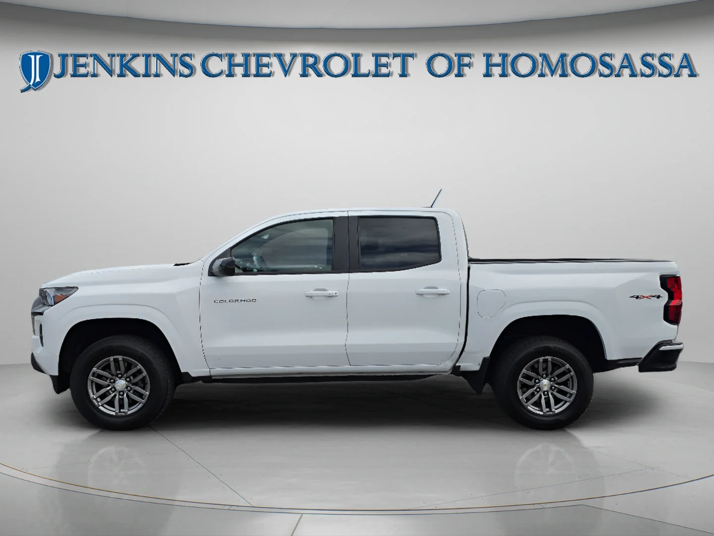 Used 2023 Summit White Chevrolet 4WD LT image 9