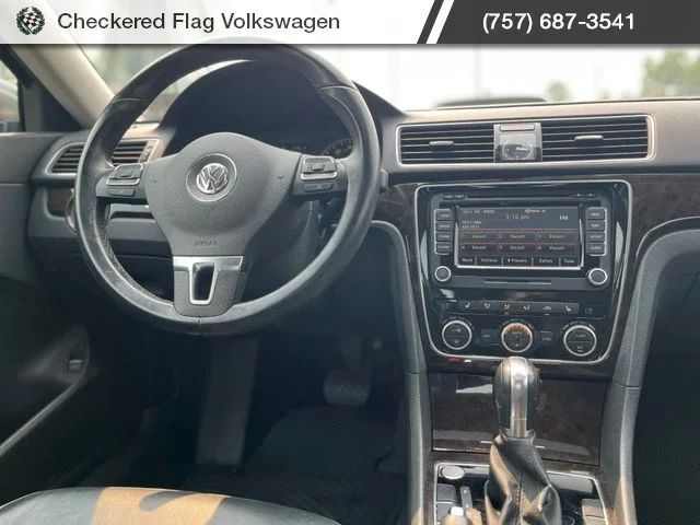 Used 2015 Platinum Gray Metallic Volkswagen TDI SEL Premium image 32