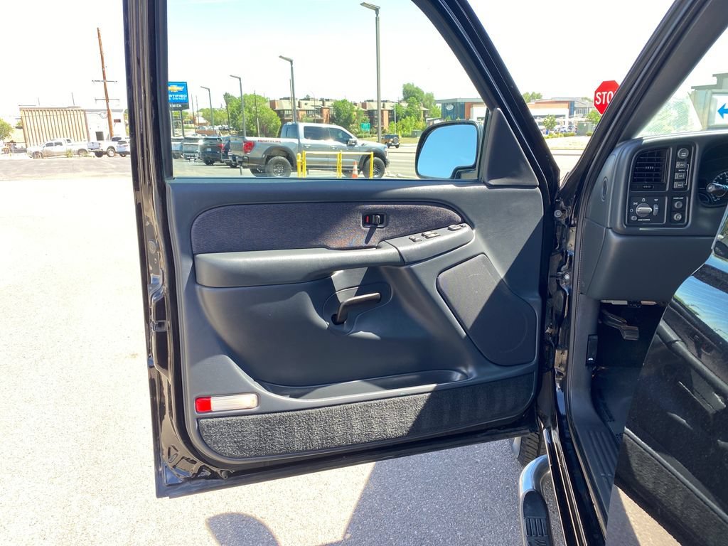 Used 2002 Onyx Black GMC SLE image 10
