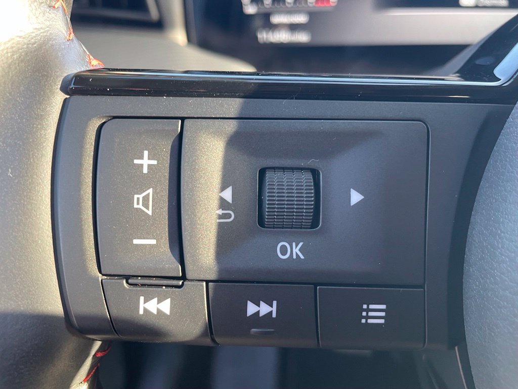 Used 2025 White Nissan SR image 9
