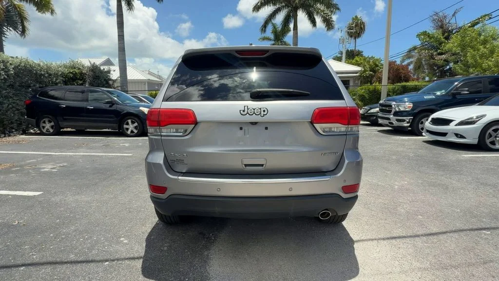 Used 2018 Billet Silver Metallic Jeep Limited image 7