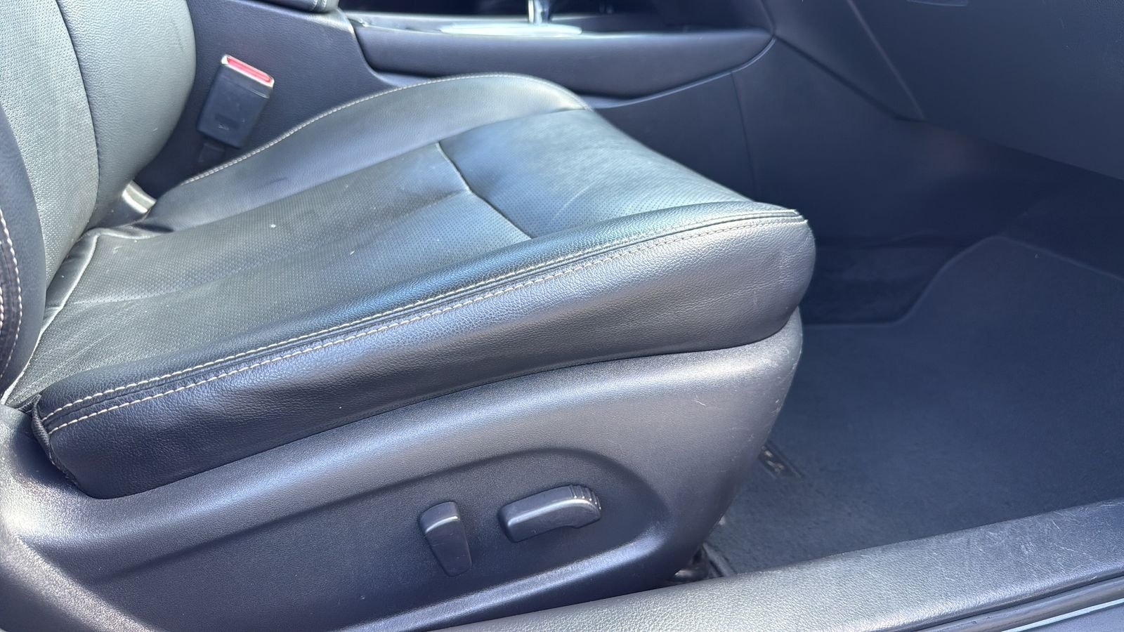 Used 2017 Silver Nissan 2.5 SL image 21