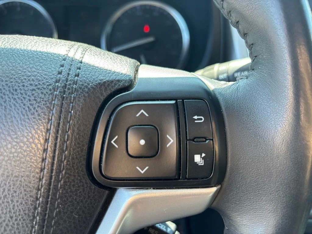 Used 2016 Gray Toyota XLE V6 image 20