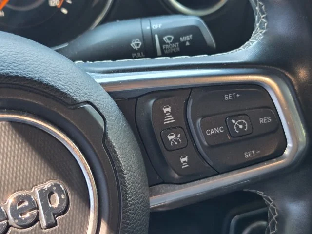 Used 2020  Jeep Unlimited Sahara image 9