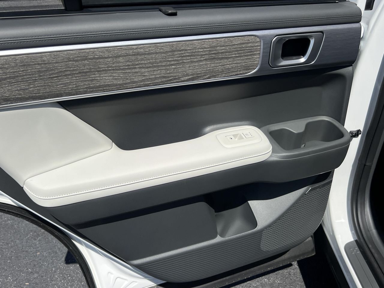 New 2026 Serenity White Hyundai Limited 6P image 16