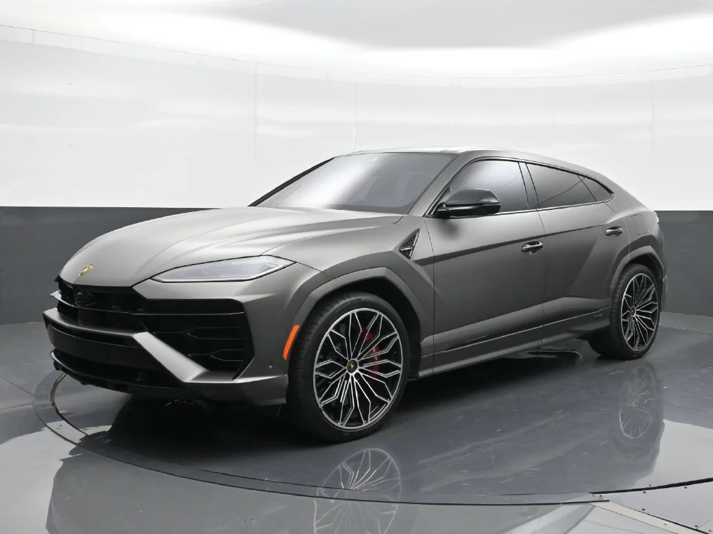 Used 2025 Gray Lamborghini SE image 1