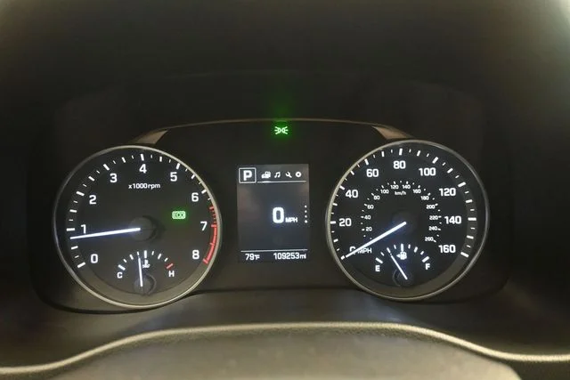 Used 2018 Silver Hyundai Value Edition image 28