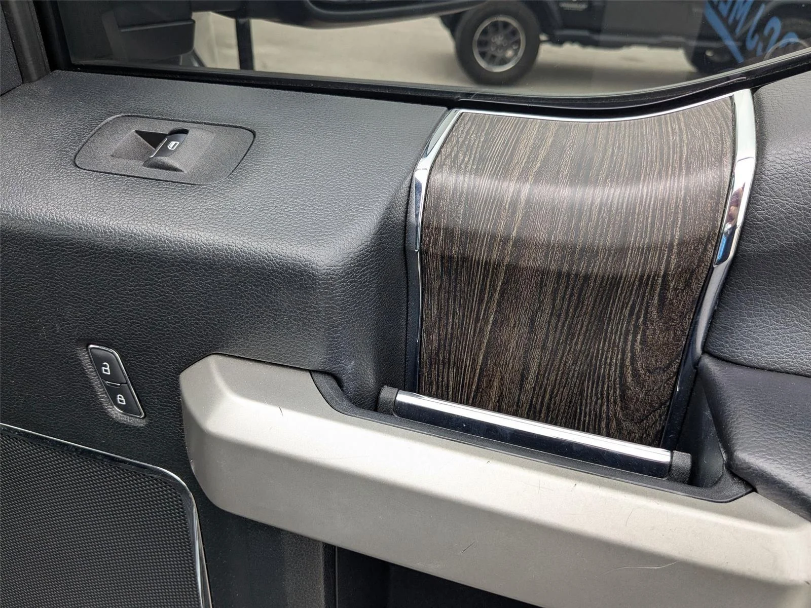 Used 2021 Carbonized Gray Metallic Ford LARIAT image 31