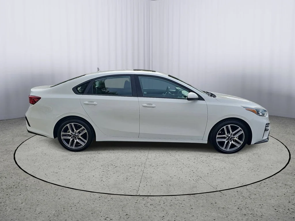 Used 2019 White Kia S image 2