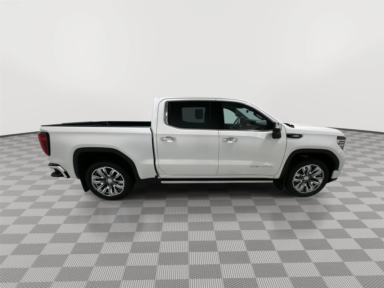 Used 2024 White Frost Tricoat GMC Denali image 6