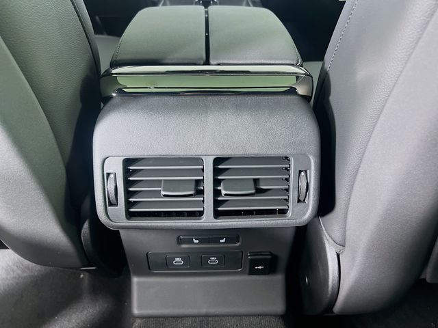 Certified Used 2026 Fuji White Land Rover Dynamic SE image 20