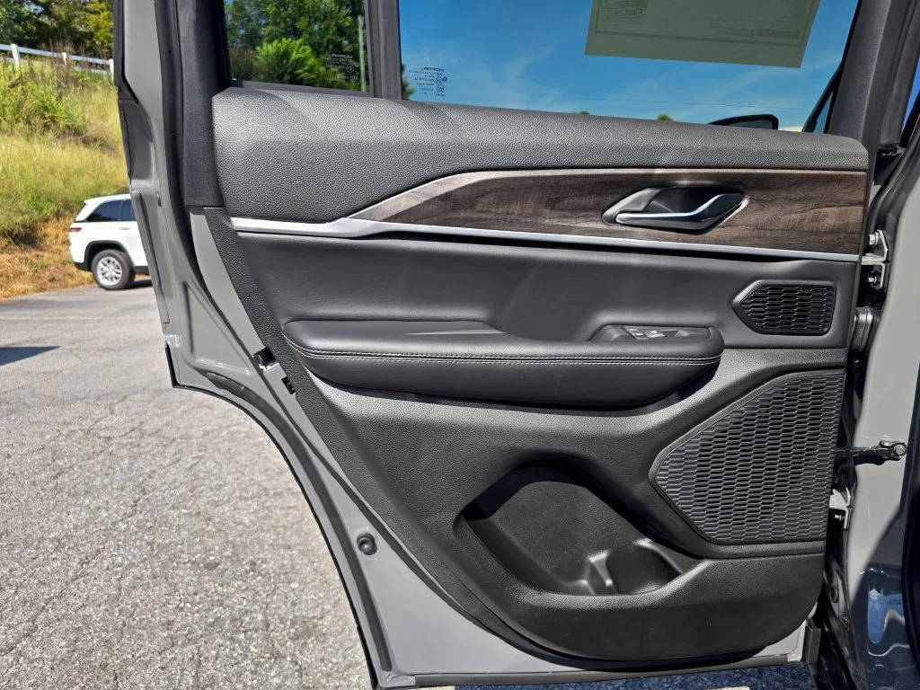 New 2027 Gray Jeep Limited image 37