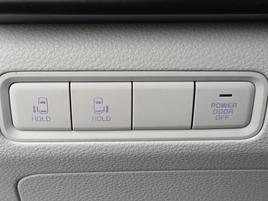 Used 2024 Snow White Pearl Kia LX image 12