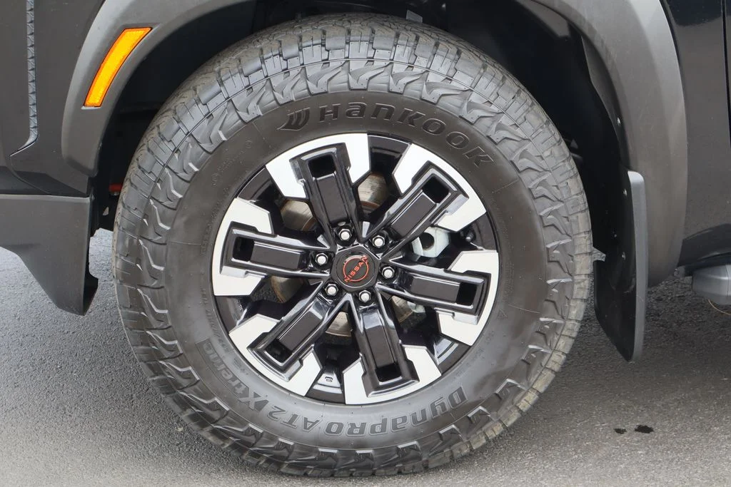 Used 2022 Black Nissan PRO-X image 31