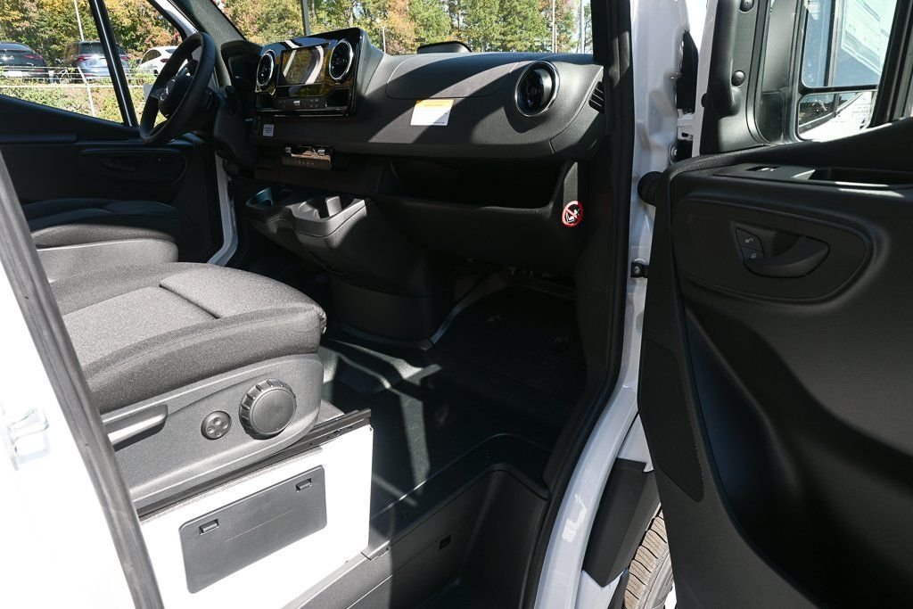 New 2026 Arctic White Mercedes-Benz Cargo 170 WB image 18