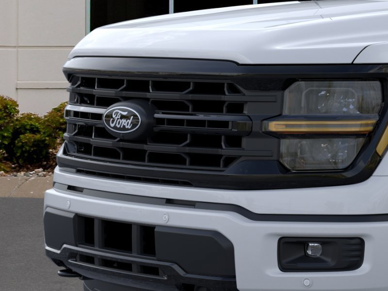 New 2026 Oxford White Ford XLT image 17