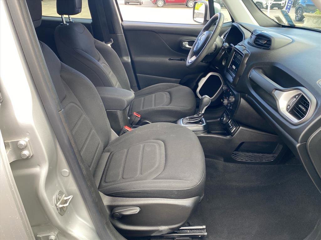 Used 2020 Glacier Metallic Clearcoat Jeep Latitude image 24