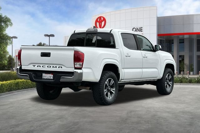Used 2019 White Toyota SR5 image 4