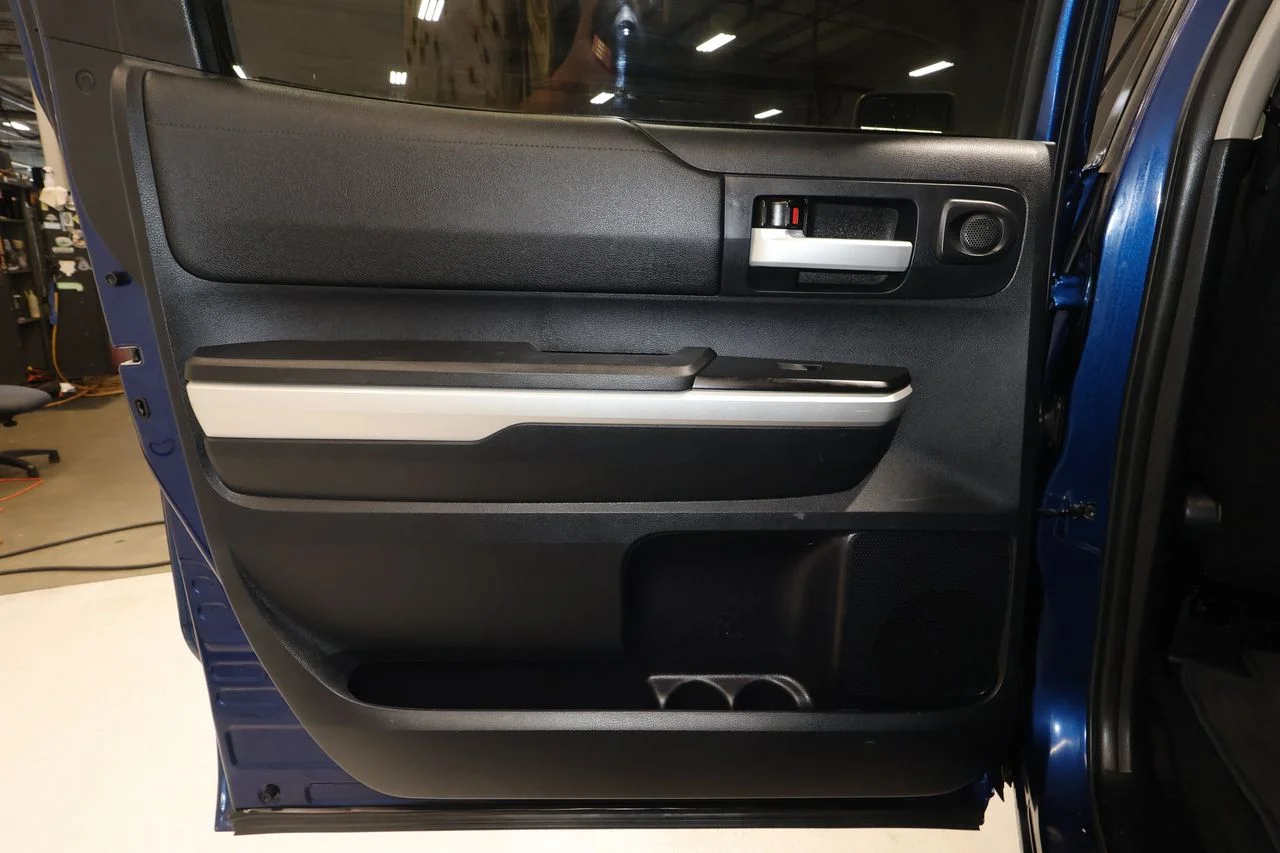 Used 2015 Blue Toyota SR5 image 12
