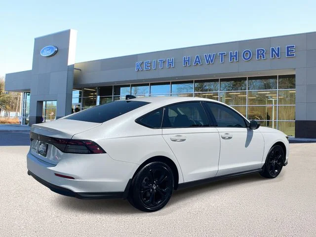 Certified Used 2025 Platinum White Pearl Honda SE image 6