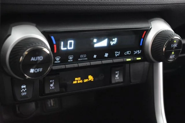 Used 2023  Toyota XLE image 28