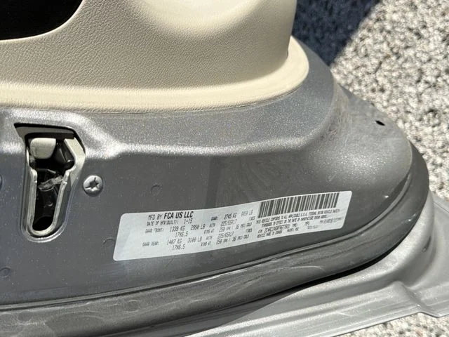 Used 2015 Silver Chrysler LX image 32