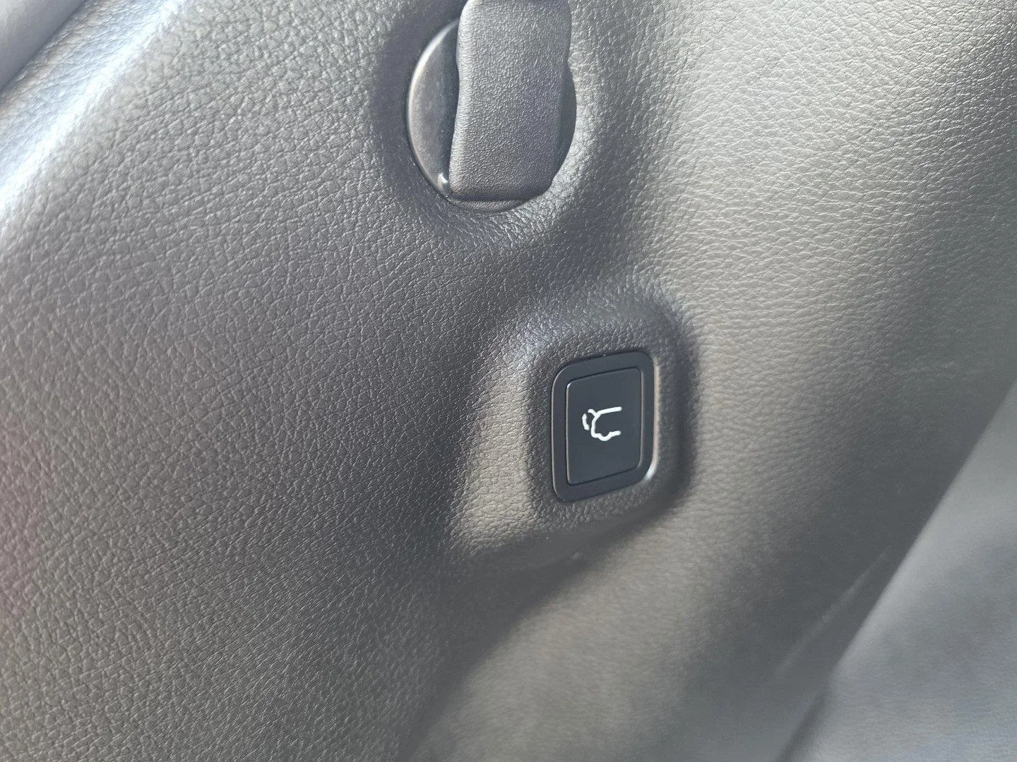 Used 2025 Velvet Red Pearlcoat Jeep Altitude X image 31