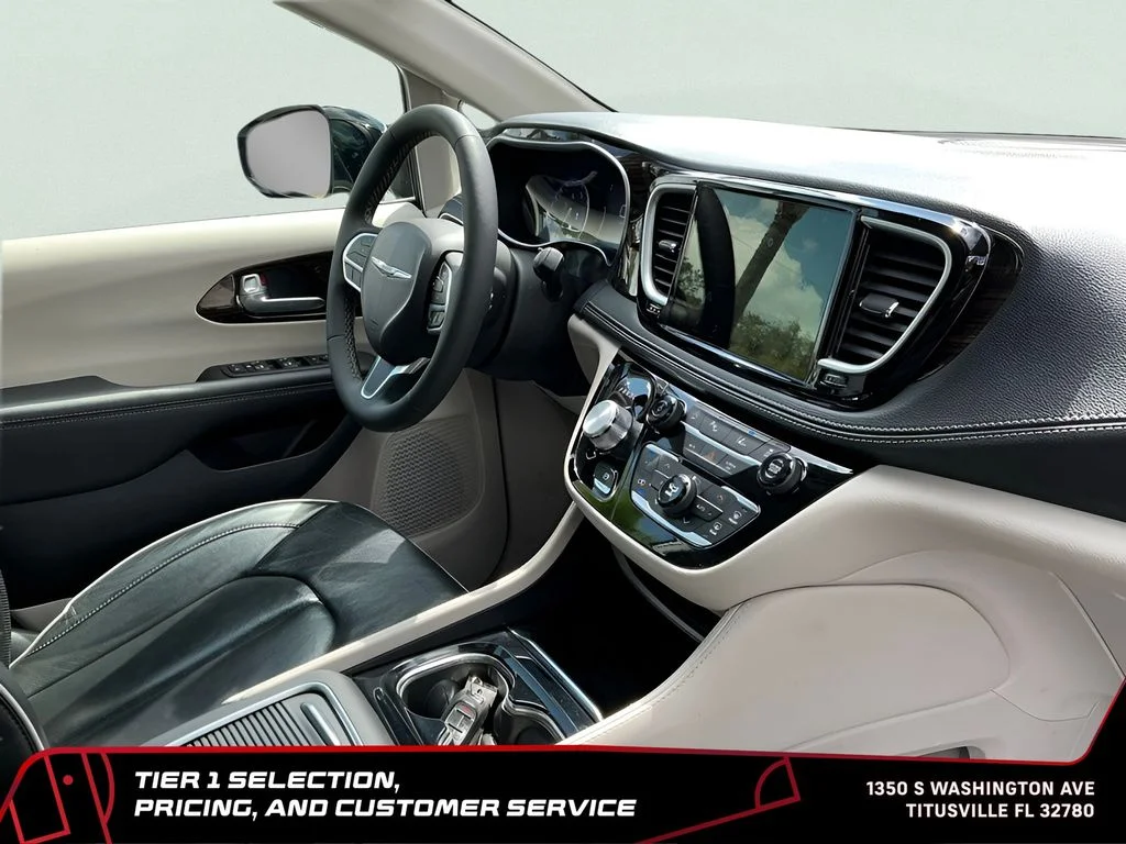Used 2024 Silver Chrysler Limited image 14