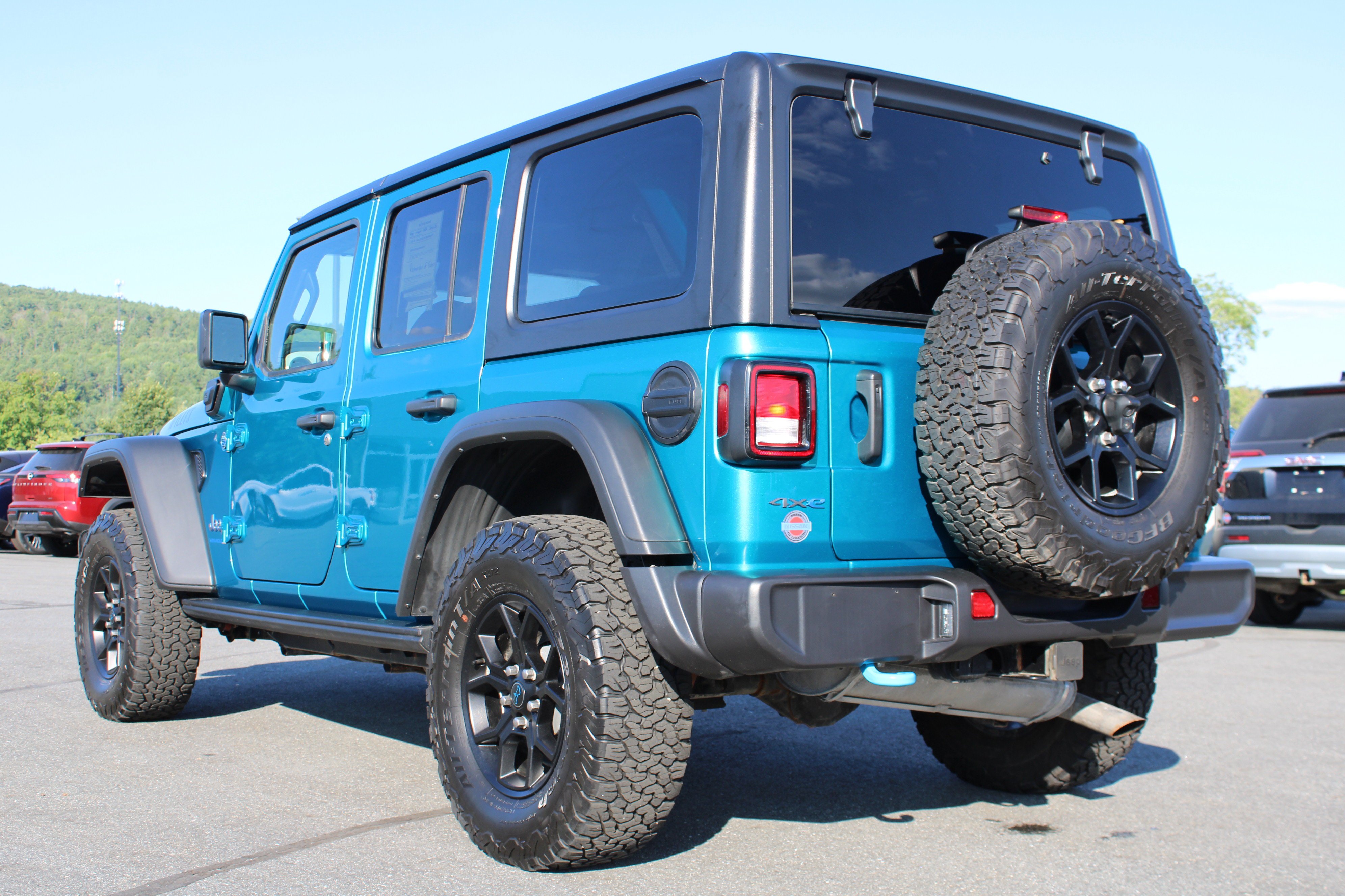 Used 2024 Bikini Pearl Coat Jeep Willys image 18