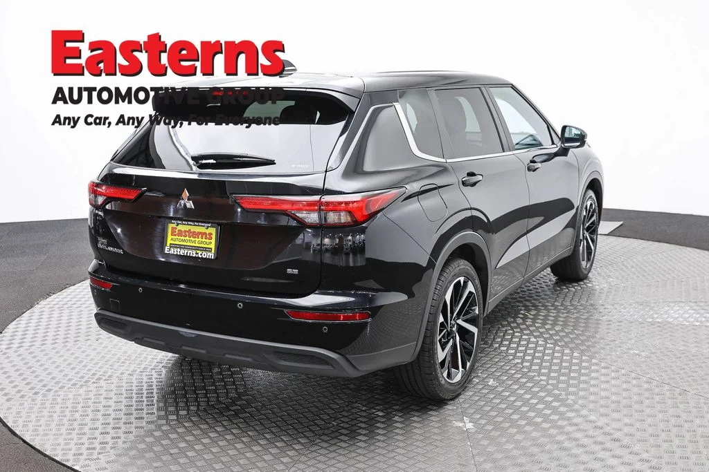 Used 2024 Black Mitsubishi SE image 4