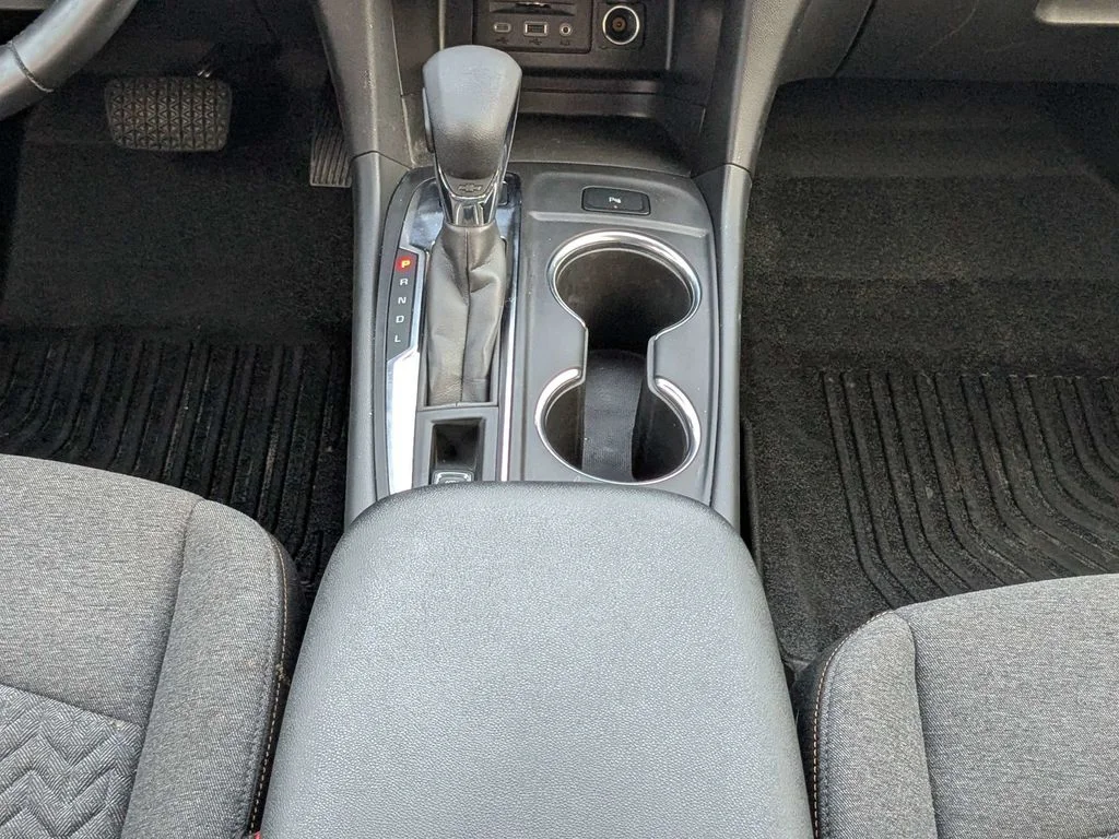 Used 2024 White Chevrolet LT image 21