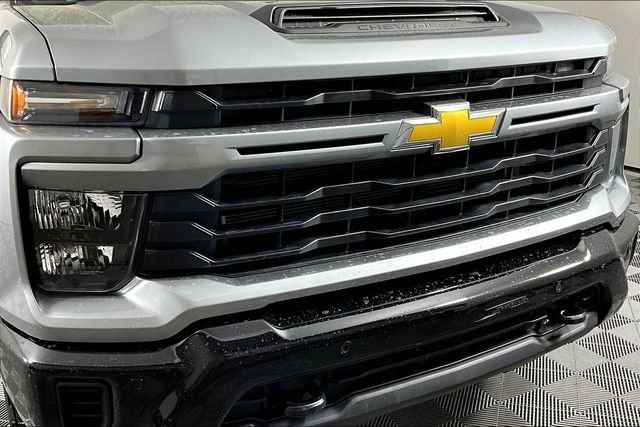 Used 2025 Gray Chevrolet Custom image 30