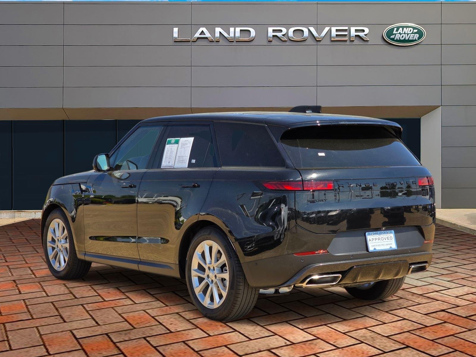 Used 2025 Santorini Black Metallic Land Rover SE image 6