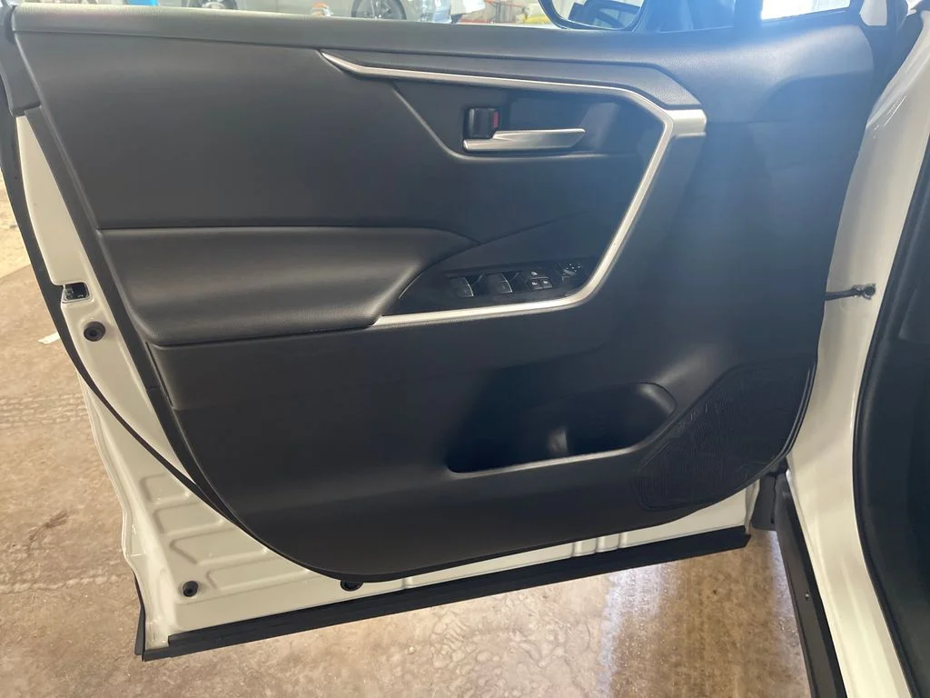 2025 Toyota RAV4 XLE - Photo 14