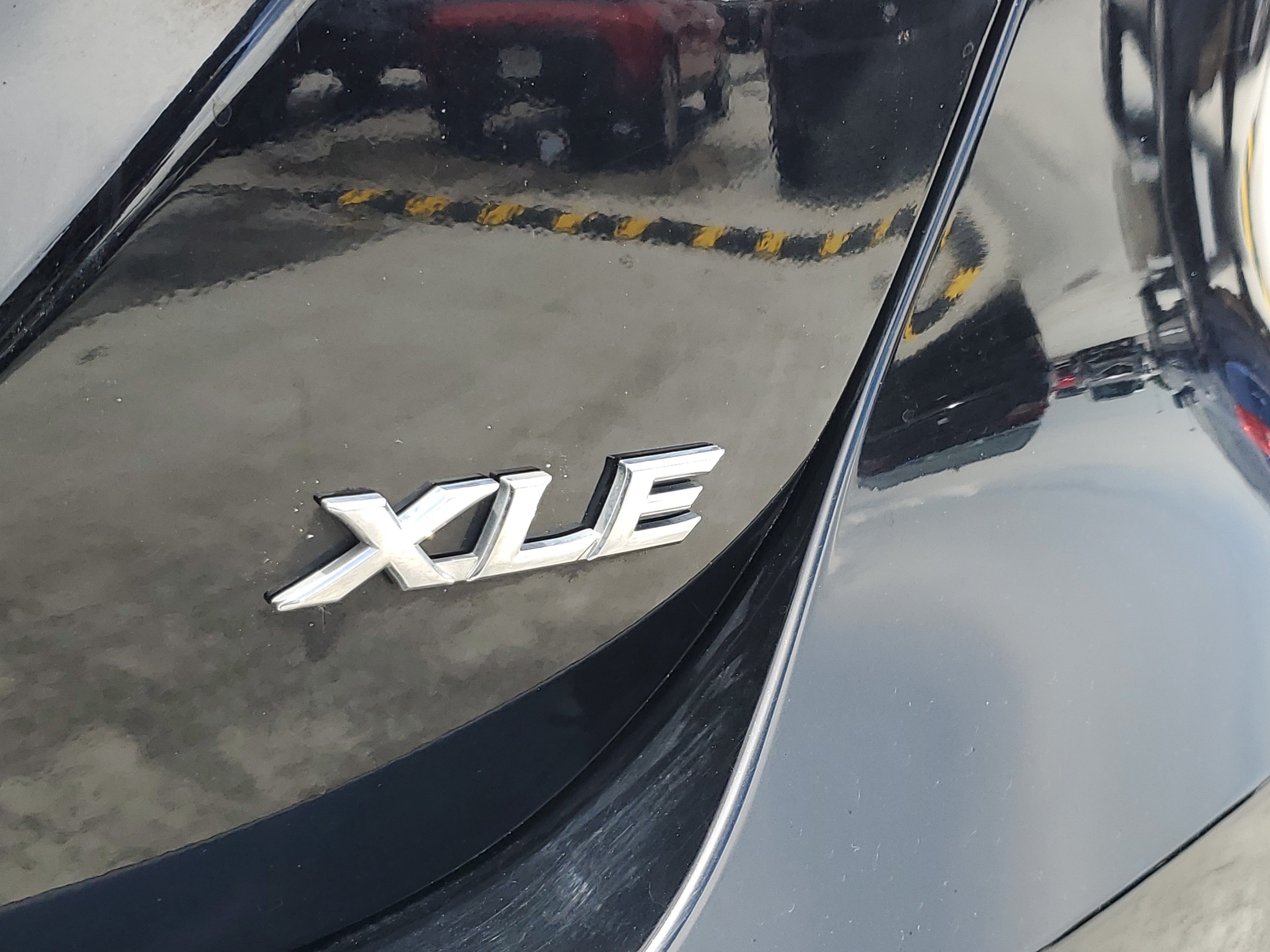 Used 2018 Midnight Black Metallic Toyota XLE image 8